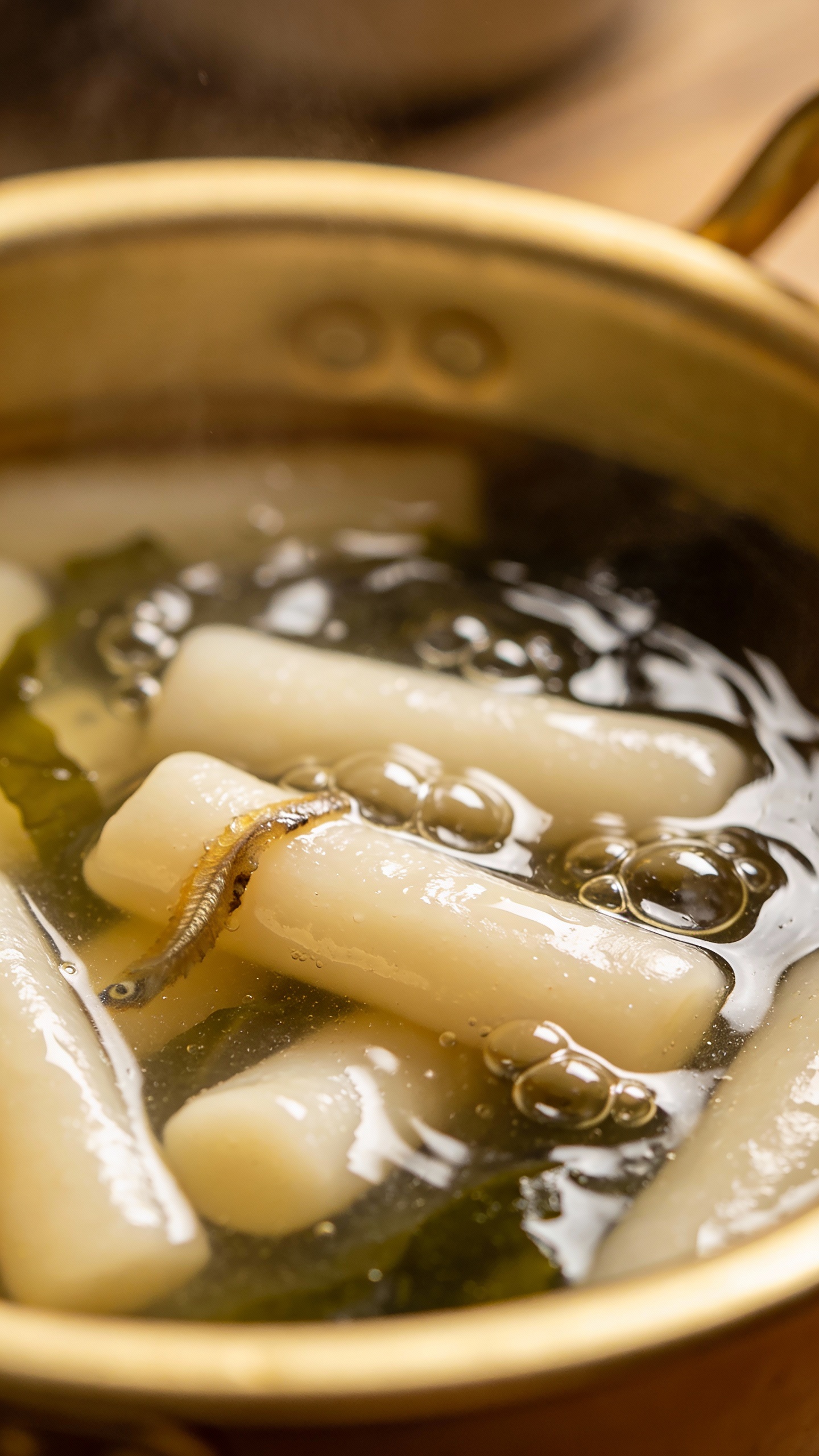 Garaetteok simmering in anchovy-kelp broth